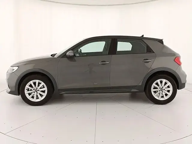 Käytetty Audi A1 Business 116 HP (85 kW) 2025 Harmaa Katumaasturi
