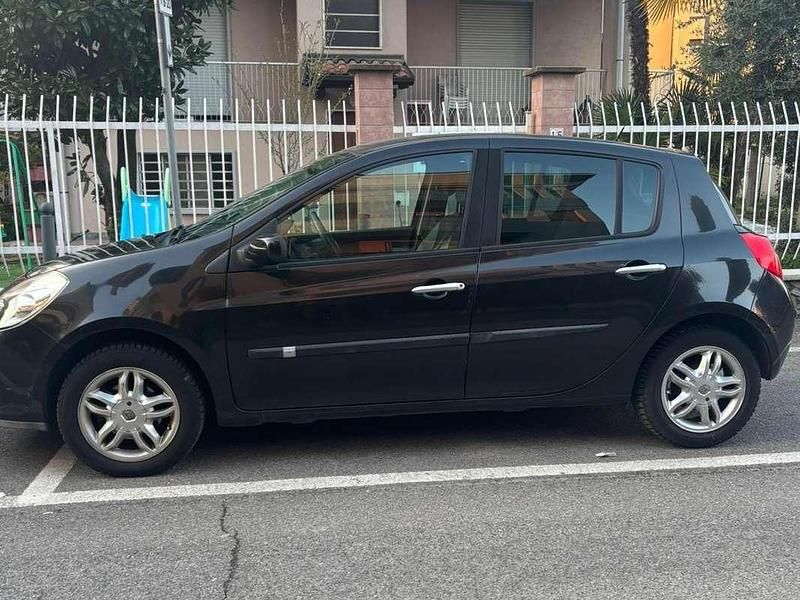Usata Renault Clio III LE 75 CV (55 kW) 2007 Nero Berlina