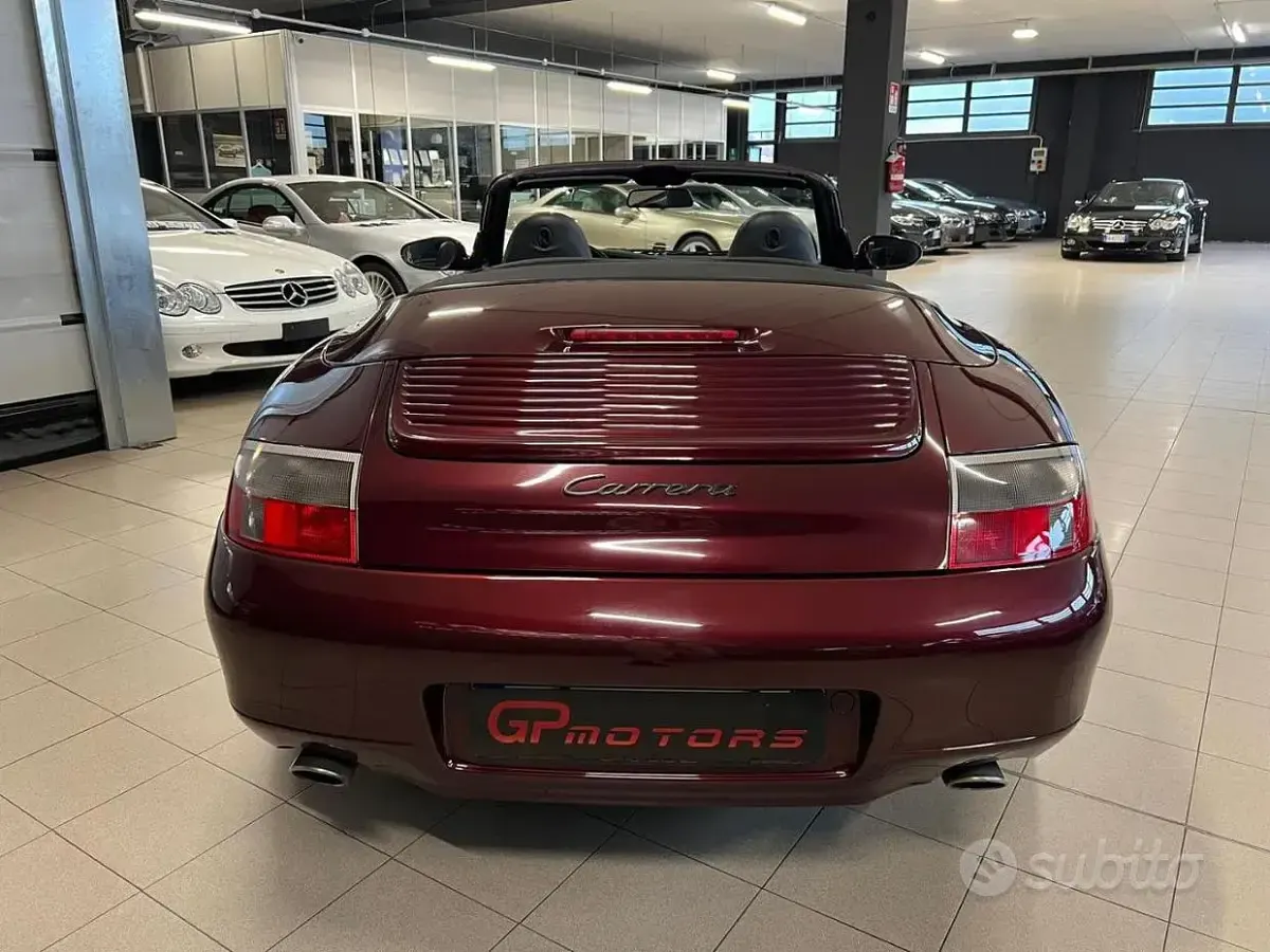Usata Porsche 996 299 CV (219 kW) 2001 Rosso Cabrio