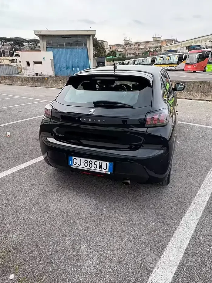 Usata Peugeot 208 75 CV (55 kW) 2022 Nero Utilitaria