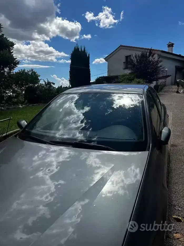 Usata Renault Laguna II 120 CV (88 kW) 2003 Grigio Berlina