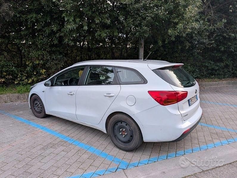 Usata Kia Ceed Sportswagon Active 90 CV (66 kW) 2012 Bianco Station wagon