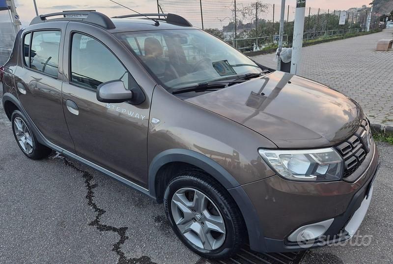 Usata Dacia Sandero Stepway 90 CV (66 kW) 2018 Marrone Berlina