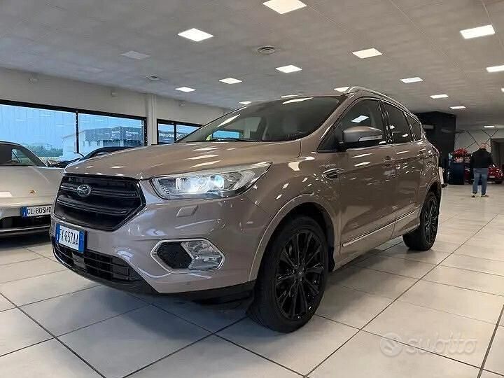 Usata Ford Kuga S 150 CV (110 kW) 2019 Marrone SUV