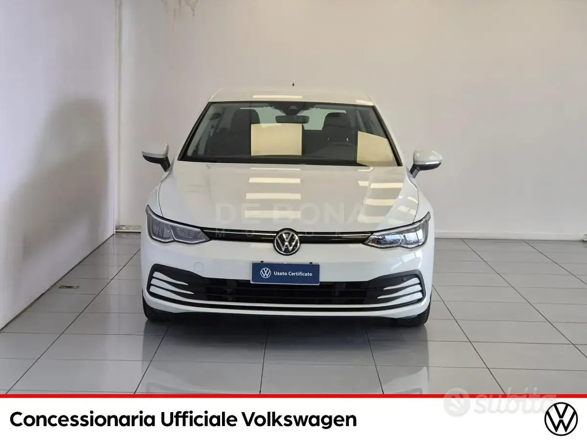 Usata VW Golf VIII Life 131 CV (96 kW) 2022 Bianco Berlina