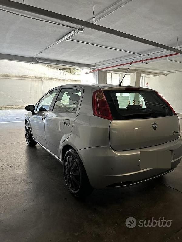 Usata Fiat Grande Punto Dynamic 78 CV (57 kW) 2006 Grigio Utilitaria