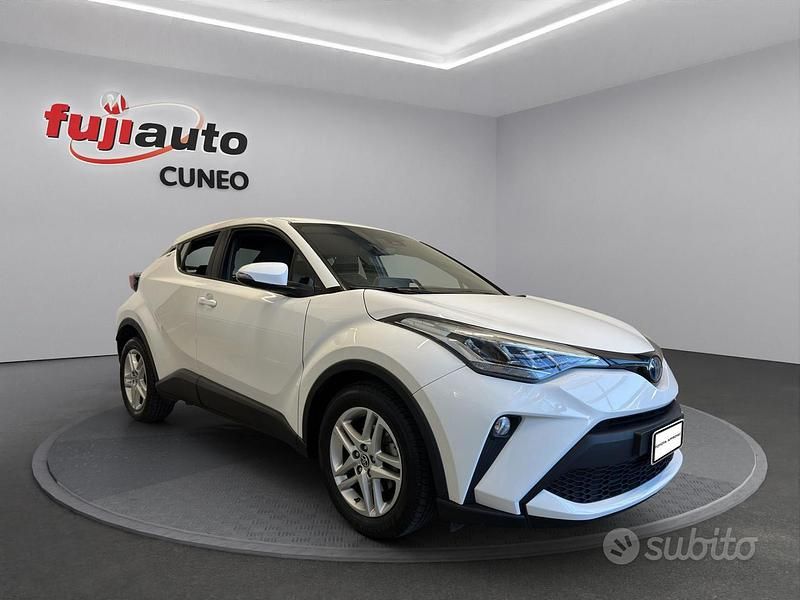 Usata Toyota C-HR Active 122 CV (89 kW) 2023 Solid white SUV