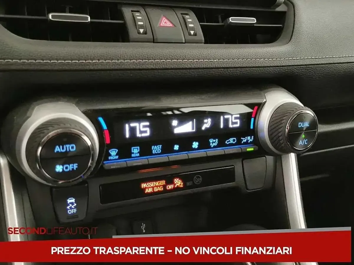 Usata Toyota RAV4 Active 218 CV (160 kW) 2022 Argento SUV