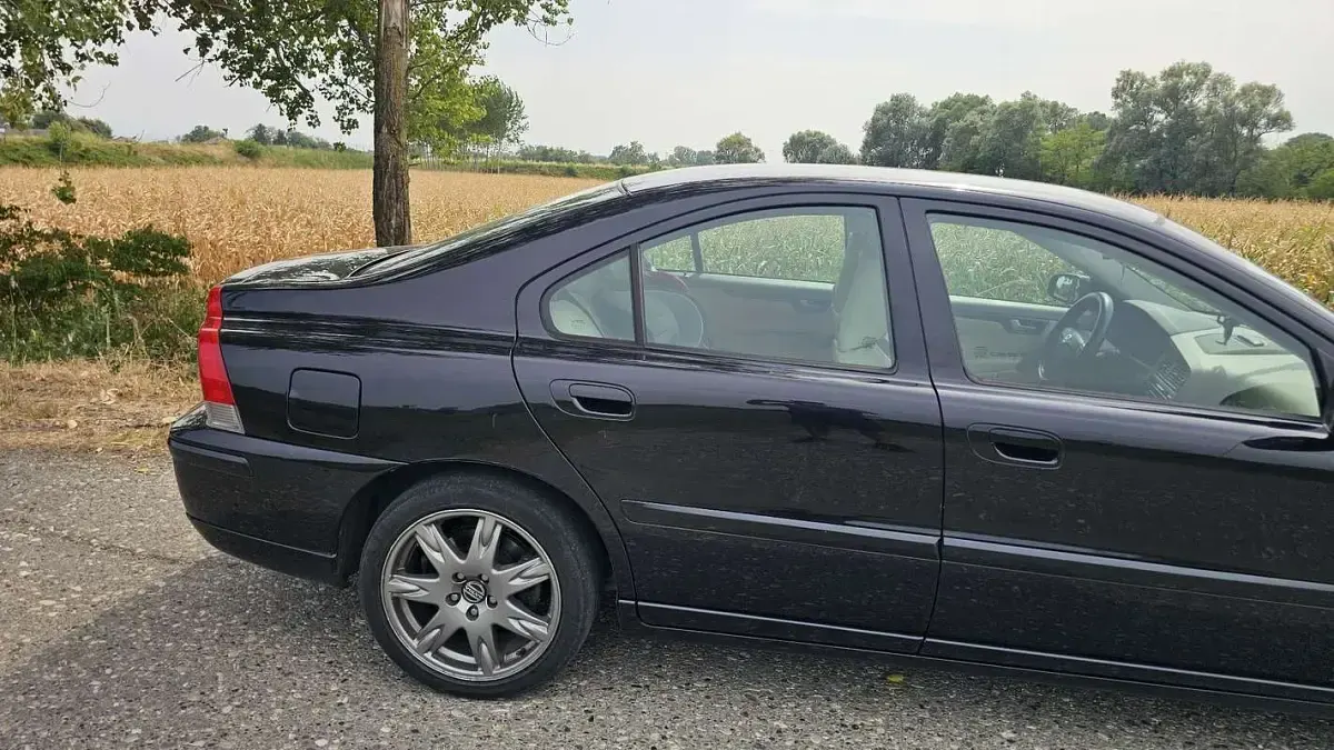 Usata Volvo S60 163 CV (119 kW) 2004 Nero Berlina