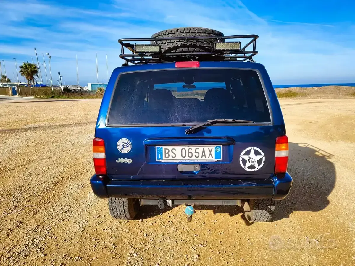 Usata Jeep Cherokee 116 CV (85 kW) 2001 Blu SUV