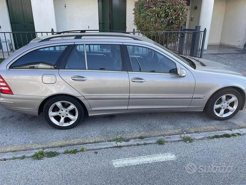 Begagnad Mercedes C220 150 HK (110 kW) 2006 Grå Kombi