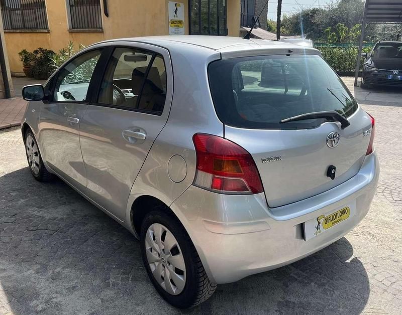 Usata Toyota Yaris Sol 101 CV (74 kW) 2009 Argento Utilitaria