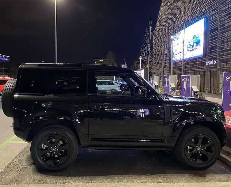 Käytetty Land Rover Defender Dynamic 200 HP (147 kW) 2022 Musta Katumaasturi