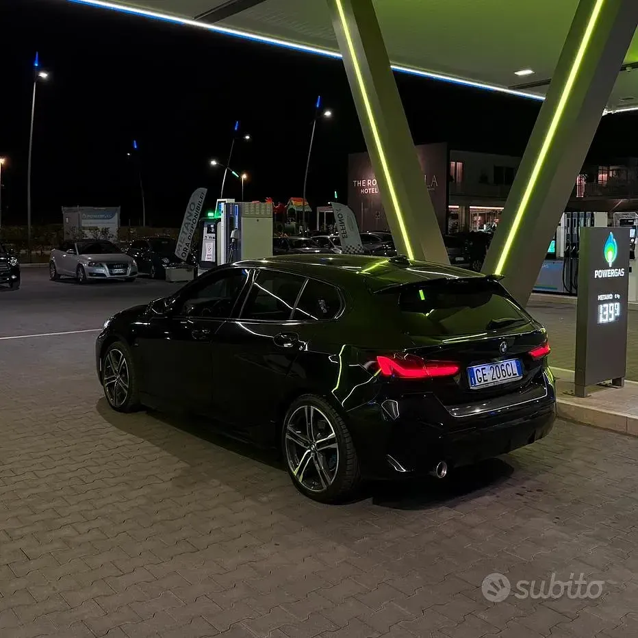 Usata BMW 116 M Sport 116 CV (85 kW) 2021 Nero Utilitaria