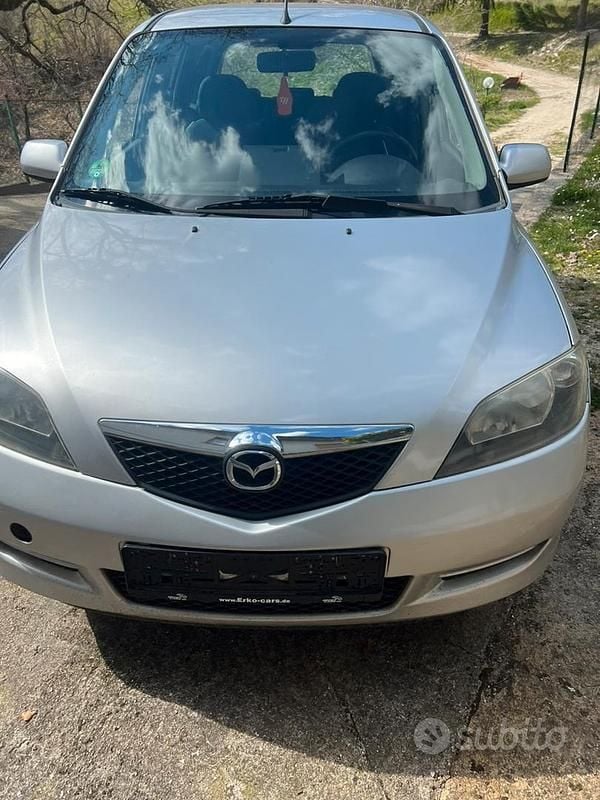 Usata Mazda 2 75 CV (55 kW) 2004 Grigio Utilitaria