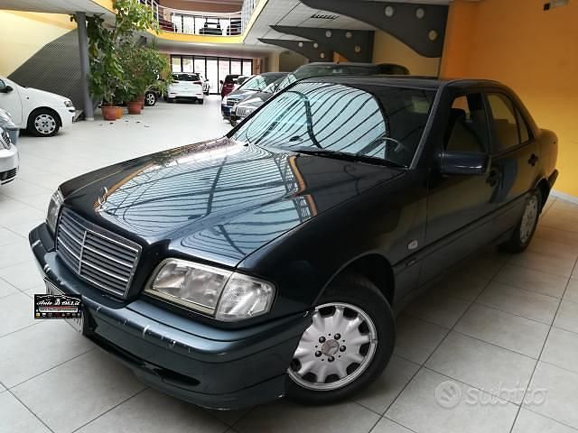 Usata Mercedes C250 Elegance 151 CV (111 kW) 1997 Grigio Berlina