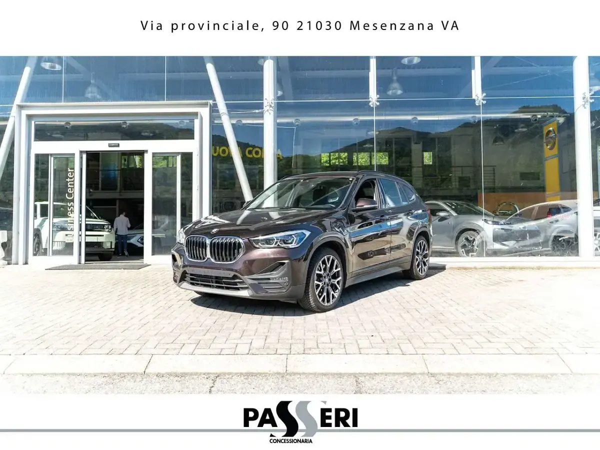 Usata BMW X1 Advantage 125 CV (91 kW) 2021 Black/purple SUV