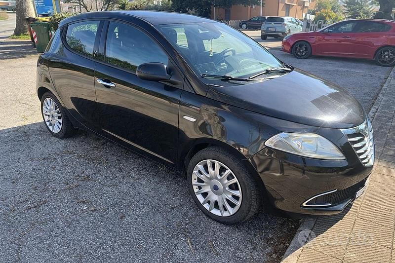 Usata Lancia Ypsilon Gold 69 CV (50 kW) 2011 Nero Utilitaria