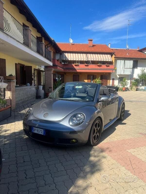Usata VW Beetle Cabriolet 75 CV (55 kW) 2008 Grigio Cabrio