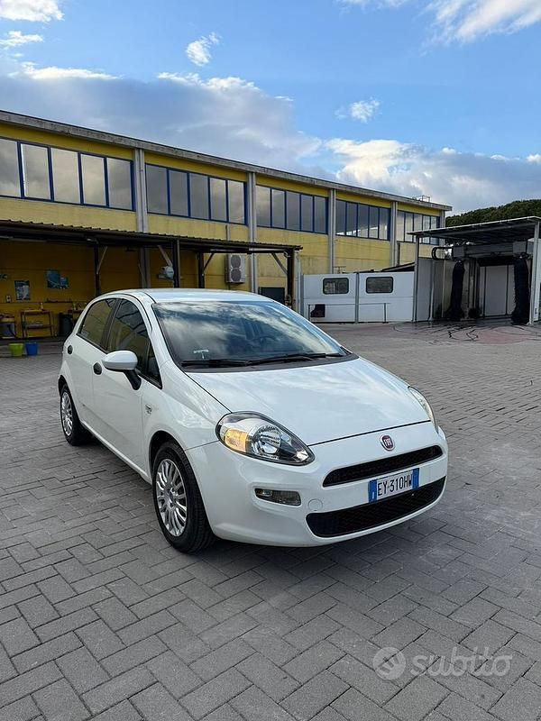 Usata Fiat Punto 75 CV (55 kW) 2015 Utilitaria