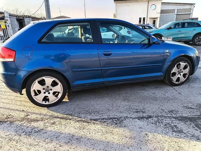 Usado Audi A3 115 CV (84 kW) 2005 Azul Utilitario