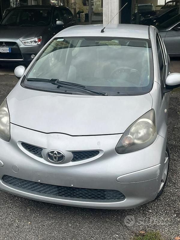 Usata Toyota Aygo 68 CV (50 kW) 2010 Grigio Utilitaria