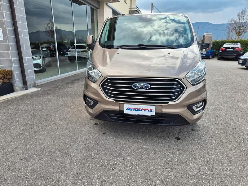 Usata Ford Tourneo Titanium 170 CV (125 kW) 2018 Grigio Monovolume