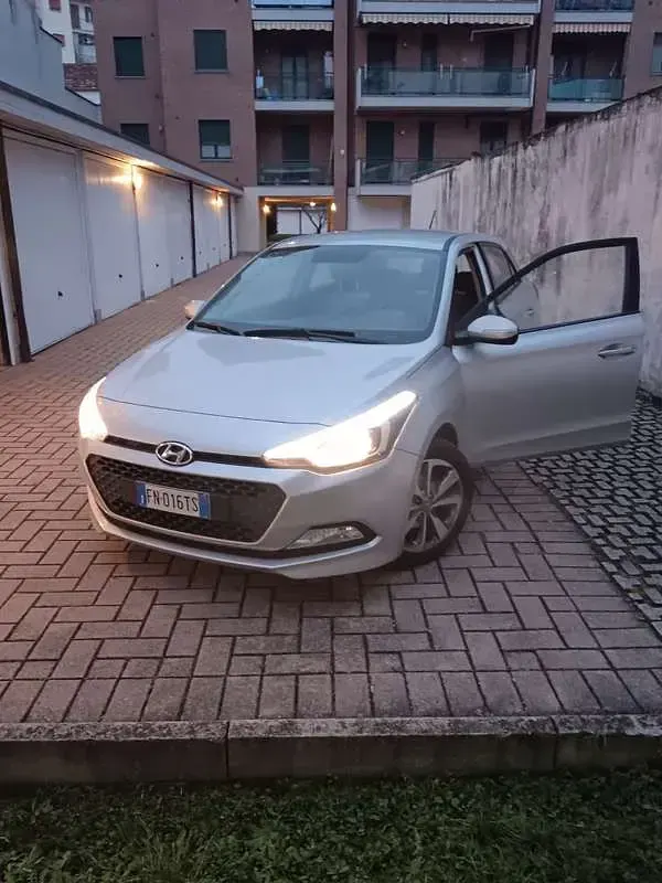 Usata Hyundai i20 Comfort 84 CV (61 kW) 2018 Utilitaria