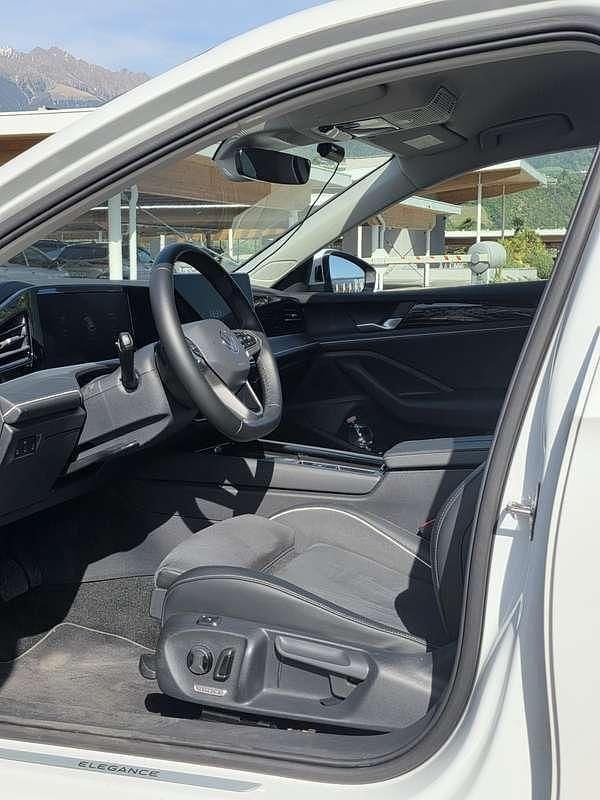 Usata VW Passat Elegance 150 CV (110 kW) 2024 Bianco Station wagon
