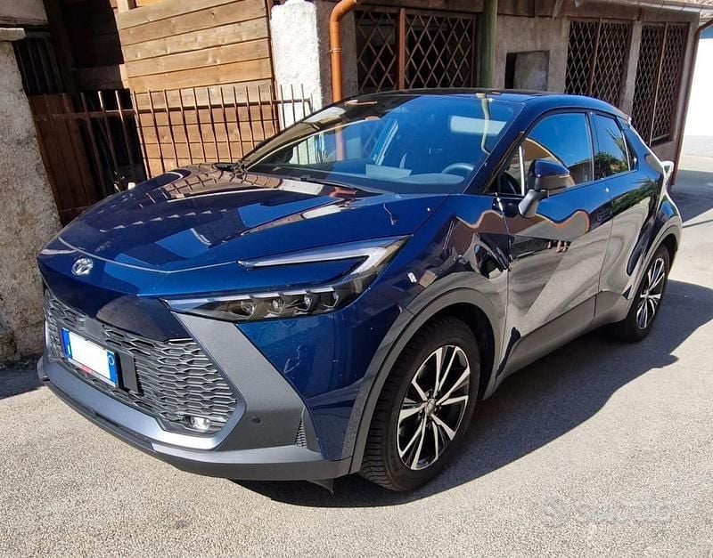 Usata Toyota C-HR 98 CV (72 kW) 2024 Blu SUV