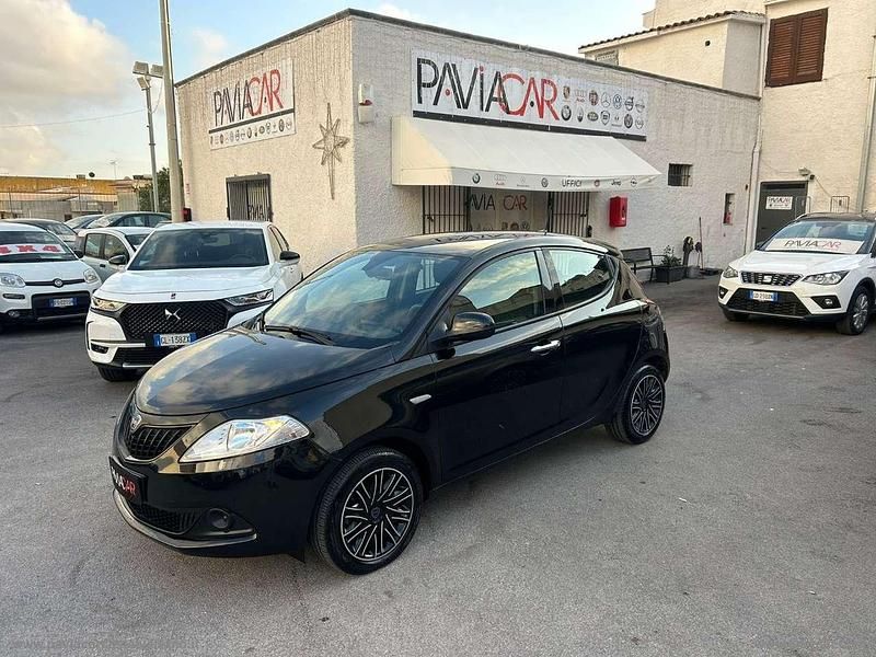Nero Usata 2023 Lancia Ypsilon Silver Due volumi | 12.900 € (Buon prezzo) - Immagine 1/4