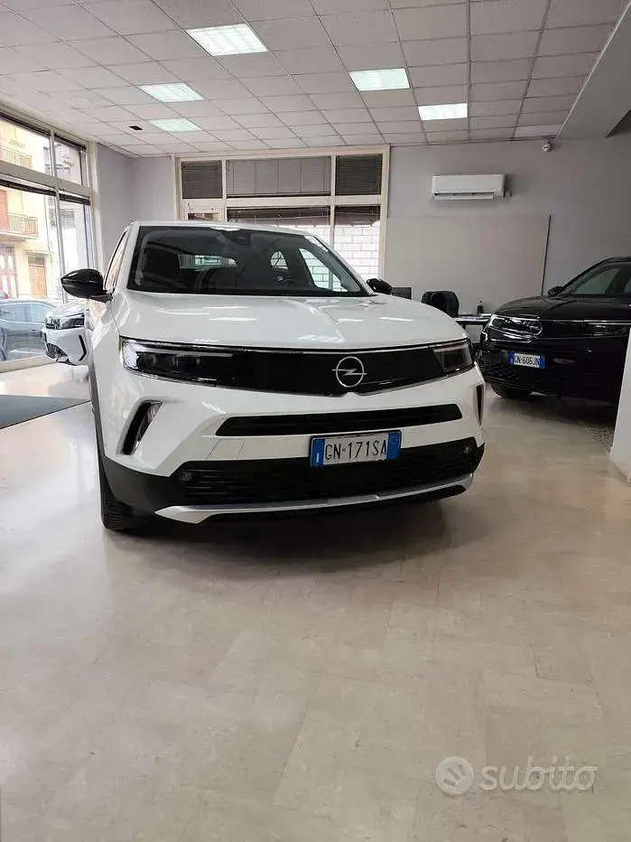 Usata Opel Mokka Elegance 101 CV (74 kW) 2023 Bianco SUV