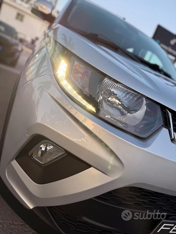 Usata Mahindra KUV100 87 CV (63 kW) 2022 Grigio SUV