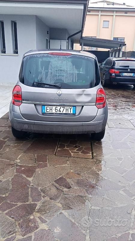 Usata Renault Modus 75 CV (55 kW) 2011 Grigio Monovolume