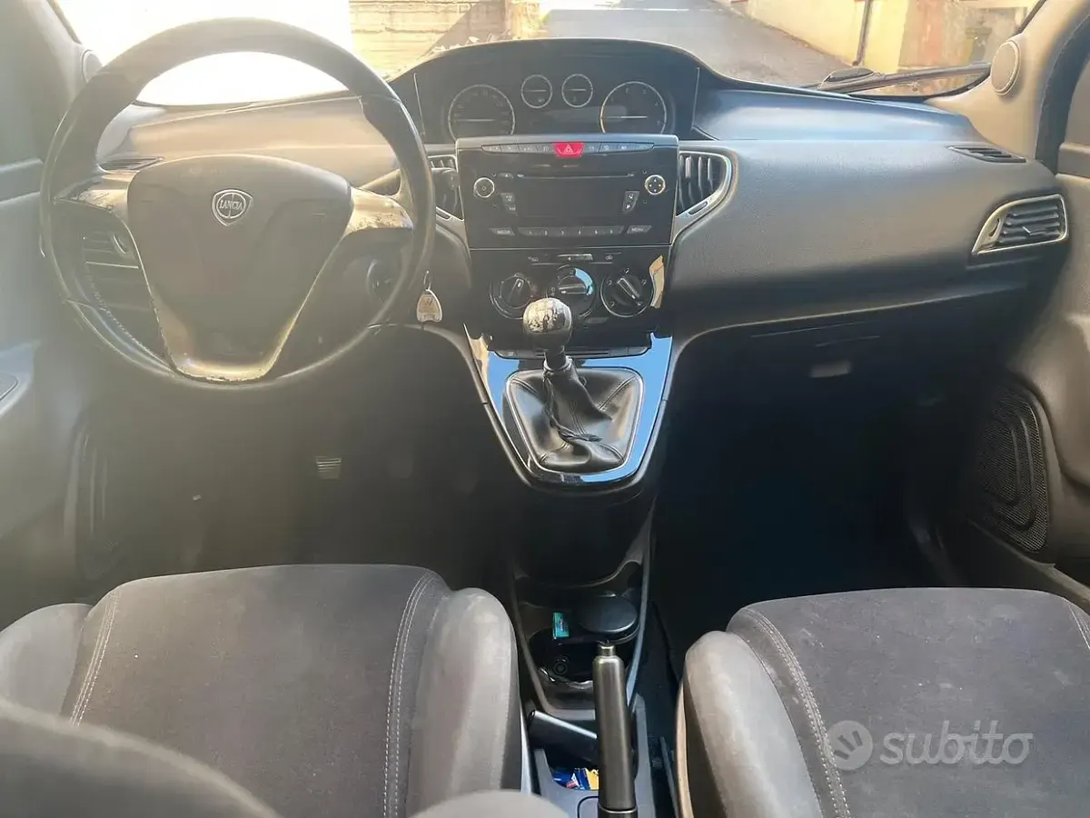 Usata Lancia Ypsilon 95 CV (69 kW) 2013 Bianco Utilitaria