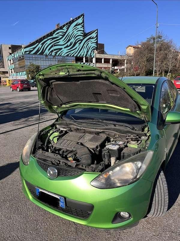 Usata Mazda 2 86 CV (63 kW) 2009 Verde Berlina