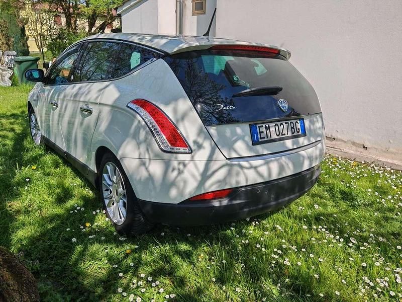 Usata Lancia Delta Gold 120 CV (88 kW) 2012 Utilitaria