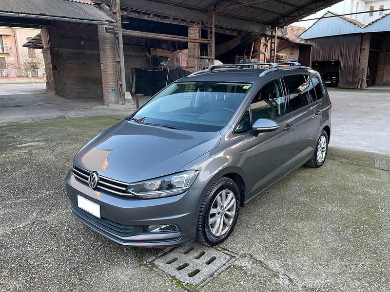 Usata VW Touran Comfortline 115 CV (84 kW) 2016 Grigio Monovolume