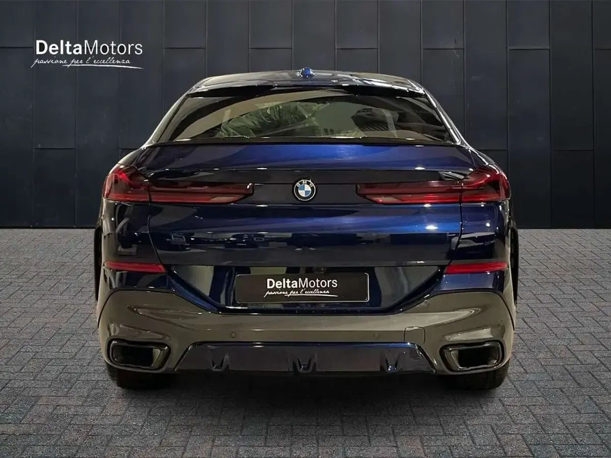 Usata BMW X6 M Sport 298 CV (219 kW) 2025 Blu scuro metallizzato SUV