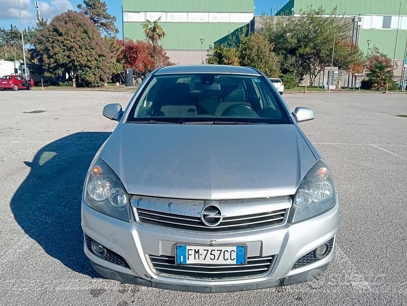 Usata Opel Astra 110 CV (80 kW) 2010 Grigio Station wagon