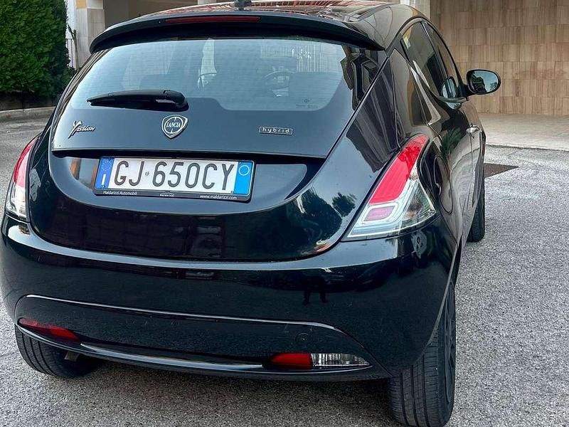 Usata Lancia Ypsilon Silver 69 CV (50 kW) 2022 Nero Utilitaria