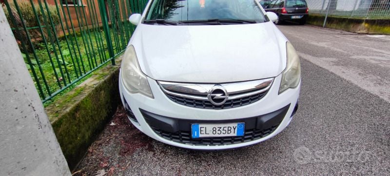 Usata Opel Corsa 80 CV (58 kW) 2011 Bianco Utilitaria