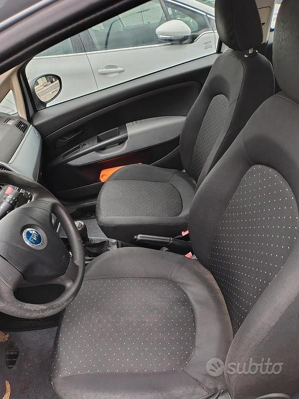 Usata Fiat Grande Punto 75 CV (55 kW) 2006 Grigio Utilitaria