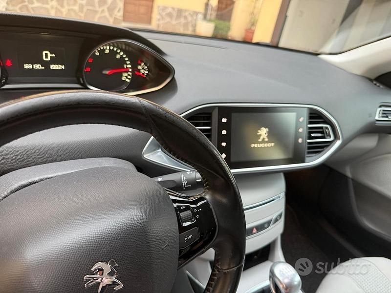 Usata Peugeot 308 116 CV (85 kW) 2015 Bianco Berlina