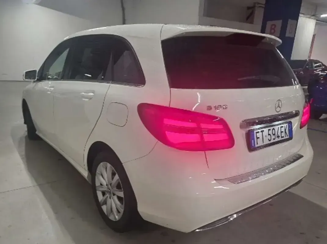 Usata Mercedes B180 Premium 122 CV (89 kW) 2018 Bianco Utilitaria