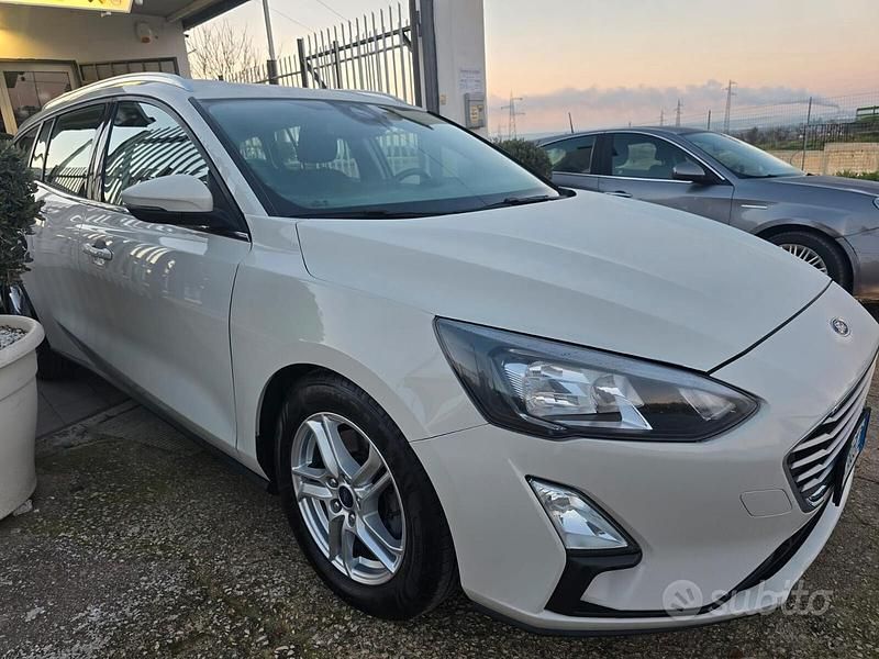 Usata Ford Focus ST-Line 120 CV (88 kW) 2020 Beige Station wagon