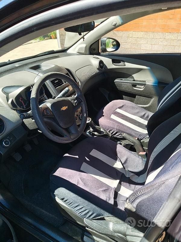 Usata Chevrolet Aveo 86 CV (63 kW) 2014 Nero Berlina