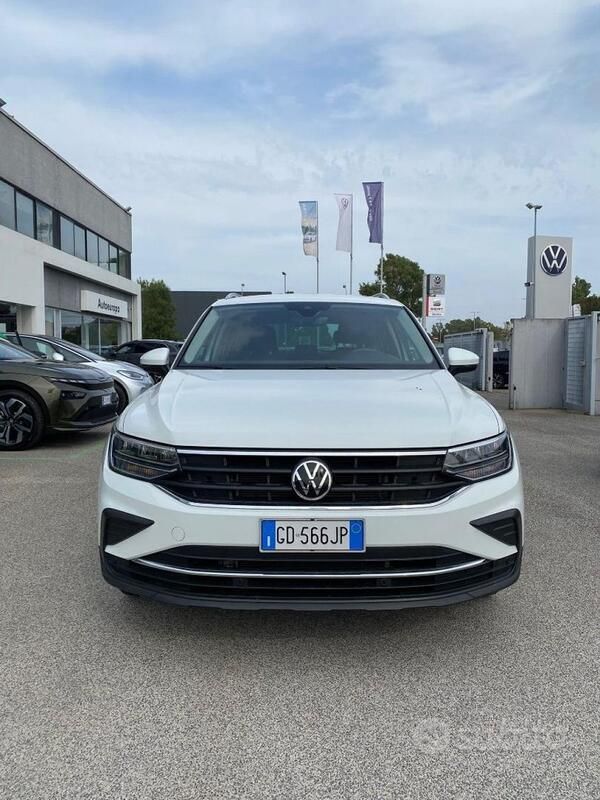 Usata VW Tiguan Life 150 CV (110 kW) 2021 Bianco SUV