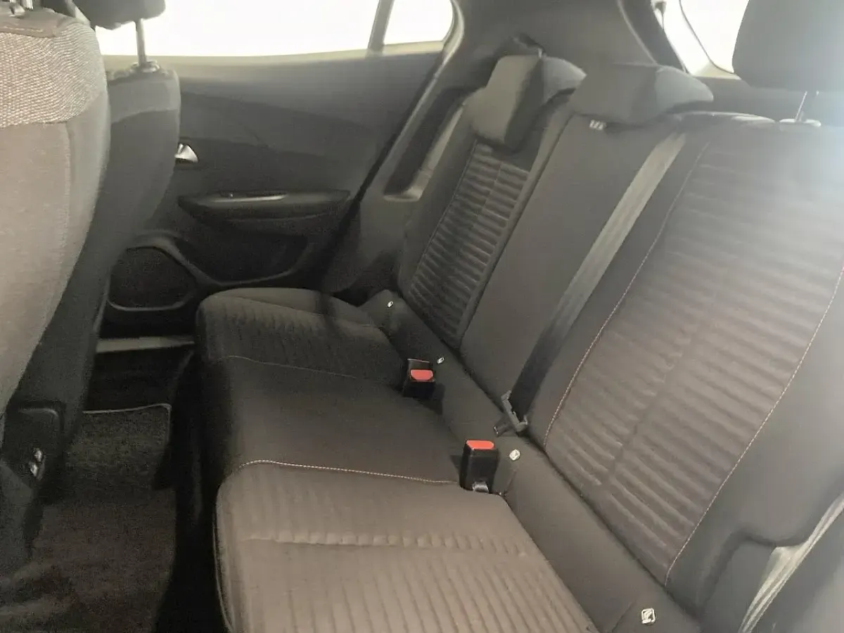 Usata Peugeot e-2008 Active 100 kW (136 CV) 2021 Bianco SUV