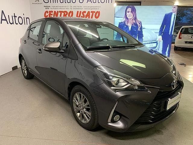 Usata Toyota Yaris Active 111 CV (81 kW) 2019 Grigio Utilitaria